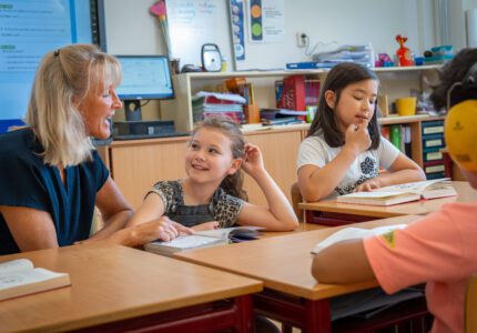 leerkracht met kinderen Eigenwijze